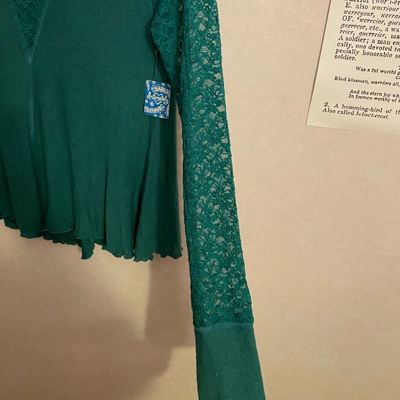 ⚡️NWT FREE PEOPLE Green lace panel long sleeve⚡️ - Picture 10 of 10